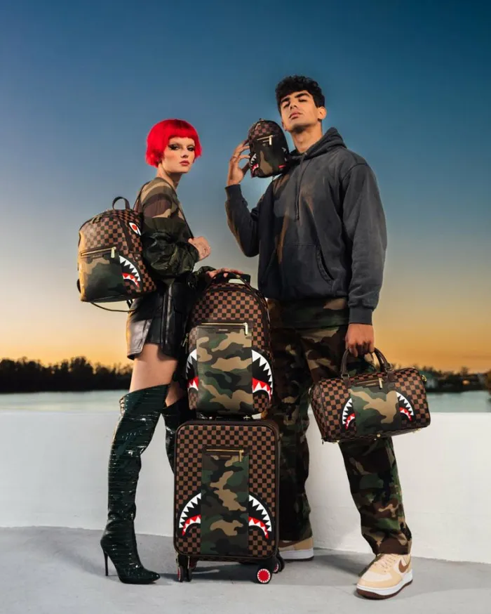 Bags SPRAYGROUND EXTERIOR GOLD ZIP POCKET SHARKS IN PARIS MINI DUFFLE
