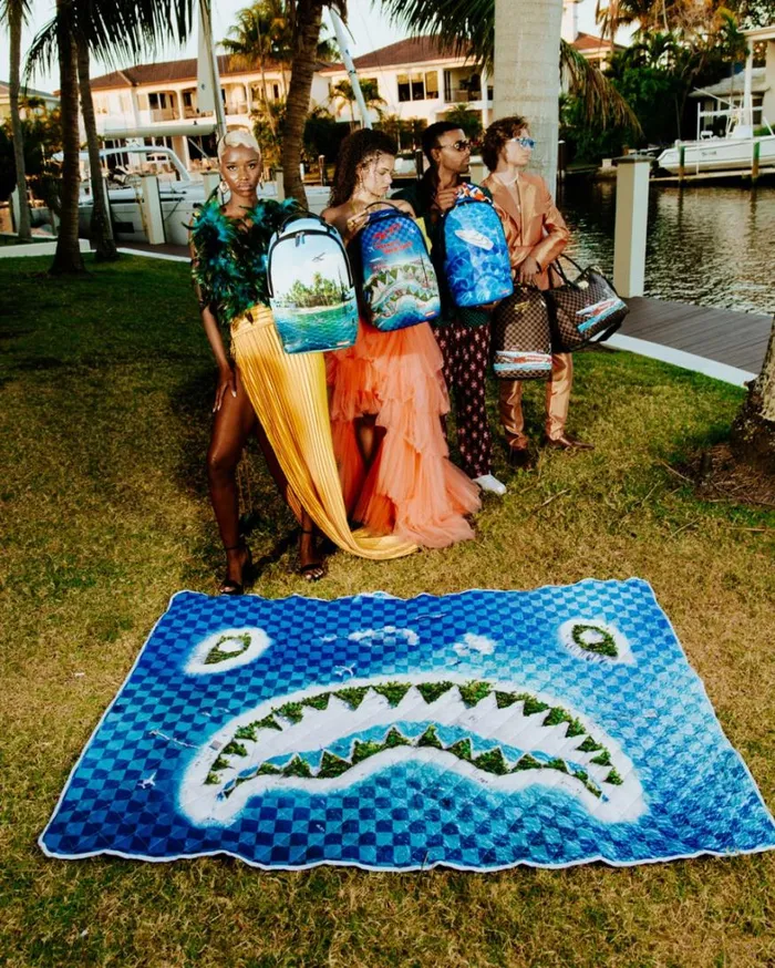 Bags SPRAYGROUND SHARK ISLAND PACKABLE BEACH MAT BLANKET WATER RESISTANT CONVERTIBLE TOTE