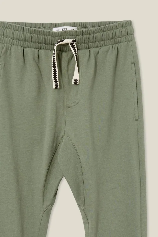 Boys 214 Sweatshirts and Sweatpants Cotton On Matty Lightweight Pant Swag Green