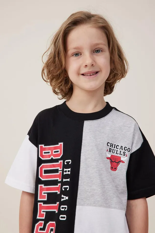 Boys 214 Tops and TShirts Cotton On License Drop Shoulder Short Sleeve Tee Lcn Nba Blackchicago Bulls Colour Block