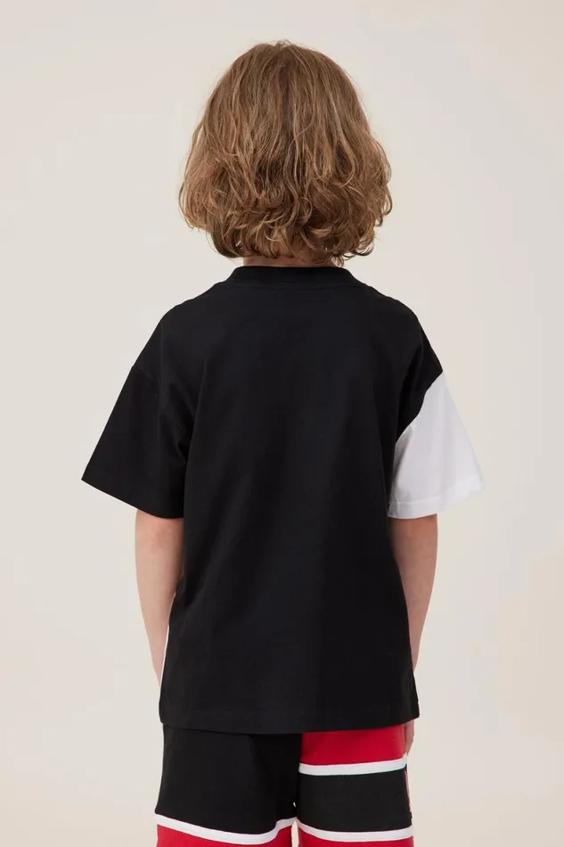 Boys 214 Tops and TShirts Cotton On License Drop Shoulder Short Sleeve Tee Lcn Nba Blackchicago Bulls Colour Block