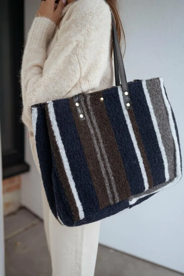 Easy Clothes Blue Leah Striped Bag Blue Jewelry and Accessories Handbags Easy Clothes Blue Leah Striped Bag Blue Jewelry and Accessories Handbags