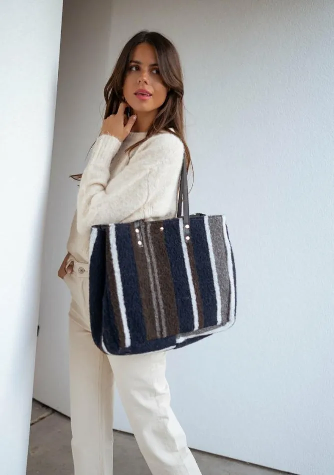 Easy Clothes Blue Leah Striped Bag Blue Jewelry and Accessories Handbags Easy Clothes Blue Leah Striped Bag Blue Jewelry and Accessories Handbags
