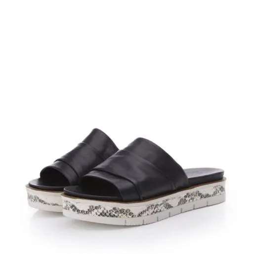 Orah Black Leather Women Moda In Pelle Flat Sandals